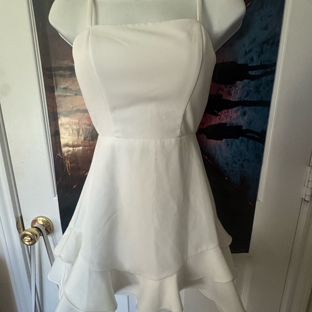 Elegant White Strapless Dress